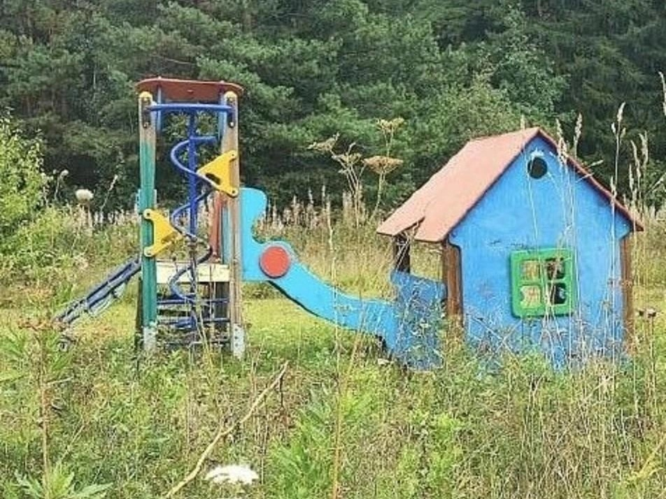 В Первоуральске украли детскую площадку из сада