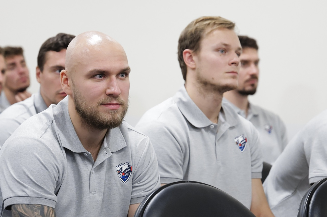 Вячеслав Федорищев и Александр Шамсутдинов встретились с командой «Лада»: новый сезон-новые перспективы class=