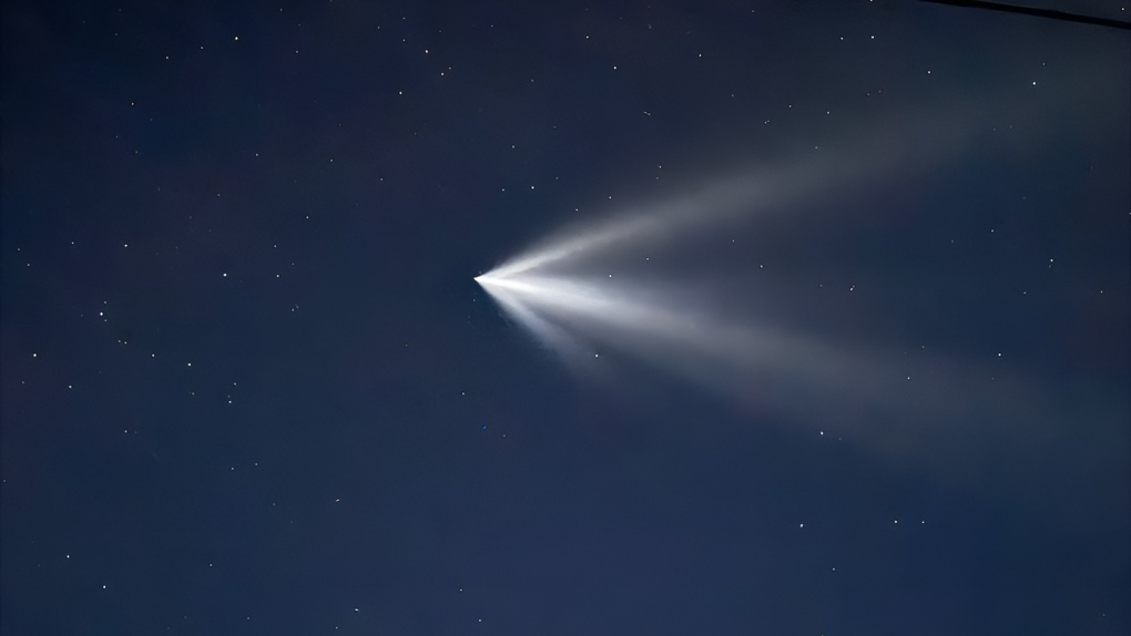 🚀 В небе над Первоуральском пролетела ракета. Видео