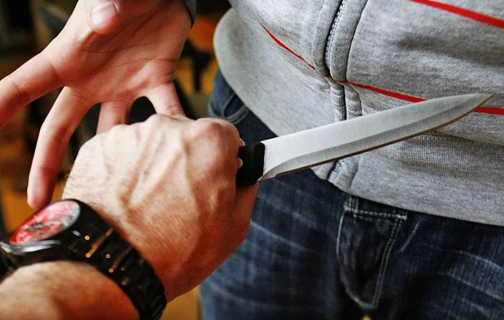 Первоуралец под домашним арестом повторно устроил поножовщину 