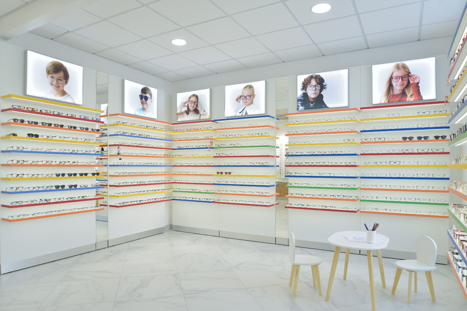Успех в учебе начинается с визита к офтальмологу: -50% на детские очки в салоне оптики «Фокус»