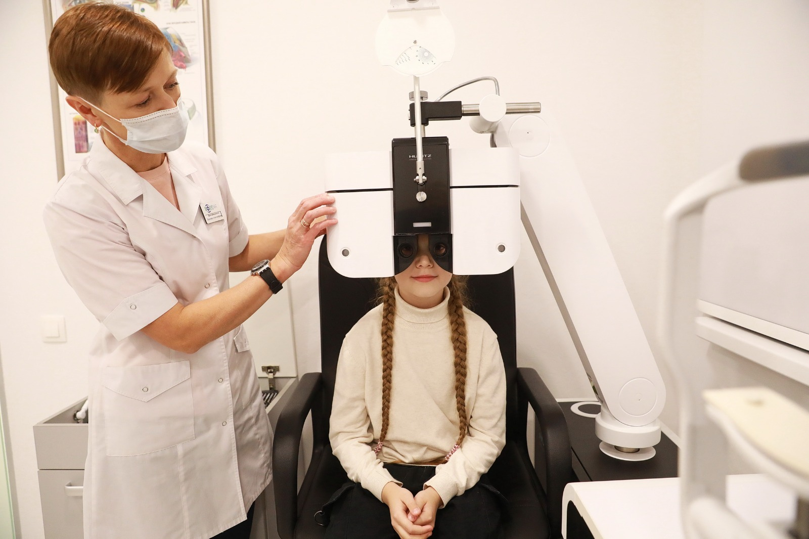 Успех в учебе начинается с визита к офтальмологу: -50% на детские очки в салоне оптики «Фокус»