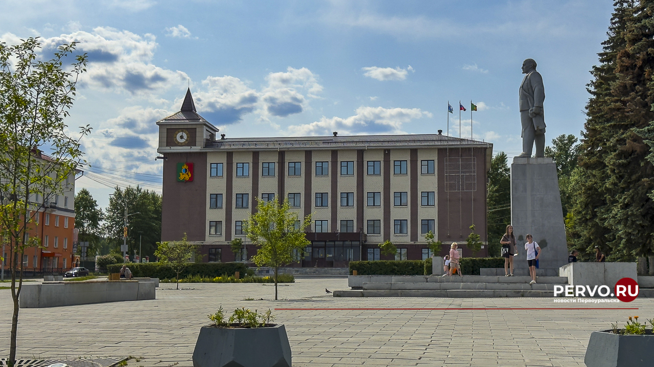 График приёма жителей в администрации города на август