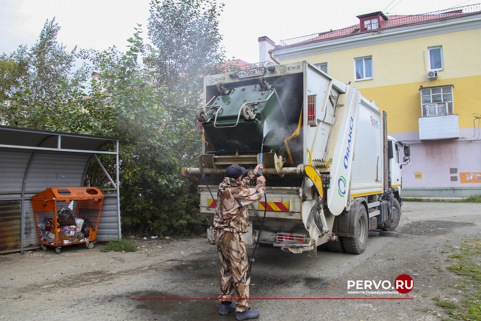 В городе продолжается дезинфекция контейнерных площадок