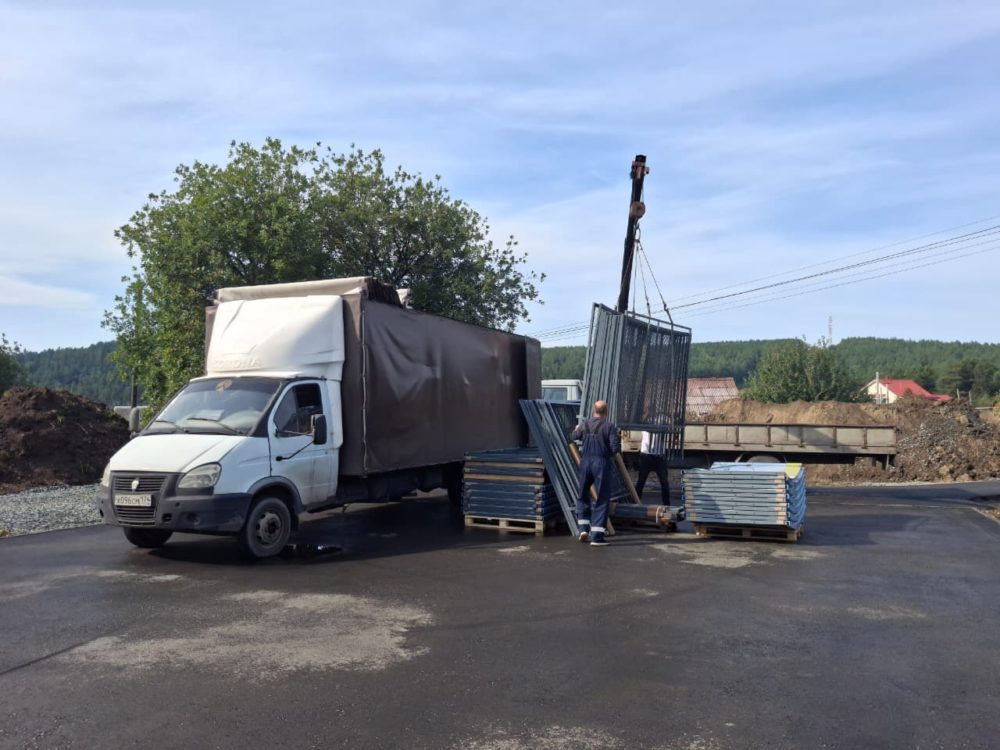 На Пильной в Первоуральске завершается строительство новой спортивной площадки