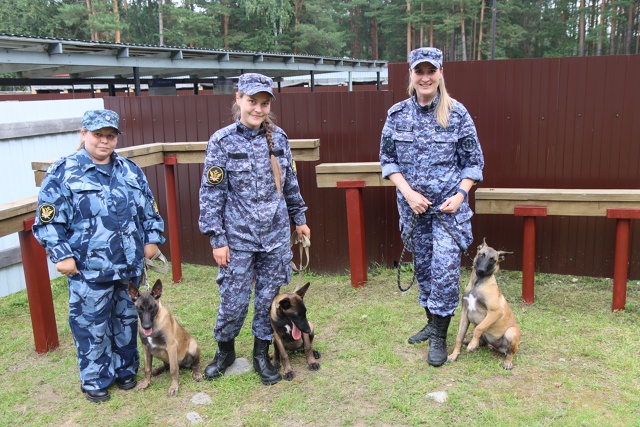 Пять щенков из племпитомника ГУФСИН отправились служить в Архангельск