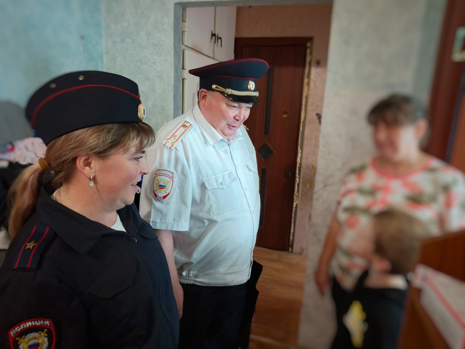 Полицейские приняли участие в акции «Помоги пойти учиться»