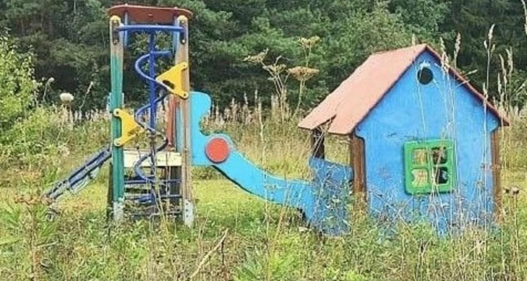 В Первоуральске украли детскую площадку из сада