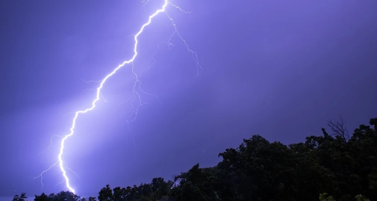 На Первоуральск обрушатся грозы