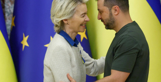 Фон дер Ляйен обсудила с Зеленским путь к миру на Украине и членство Киева в ЕС