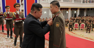 Ким Чен Ын вручил награды корейским участникам операции в Курской области