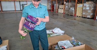 К 1 сентября уральские таможенники оформили 400 тонн цветов