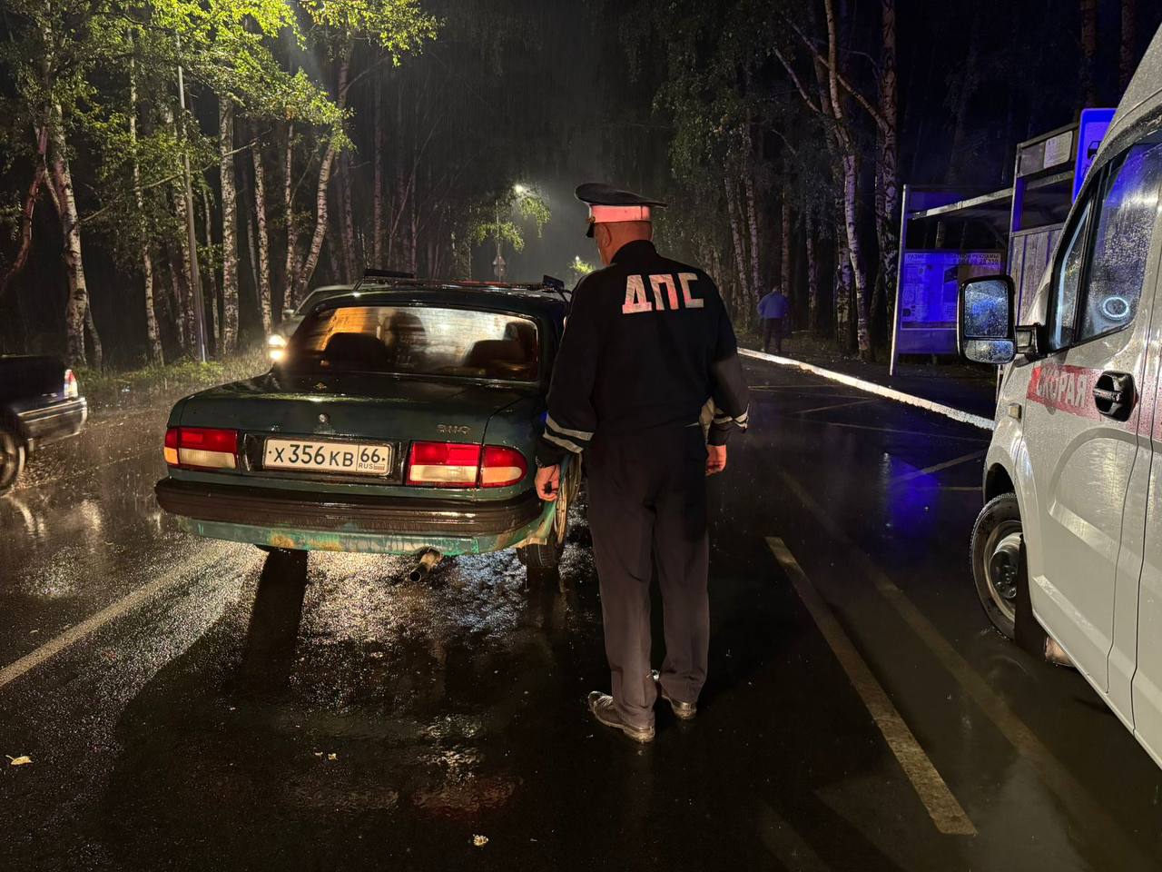 Пешеход дважды попал под машины и погиб. Подробности