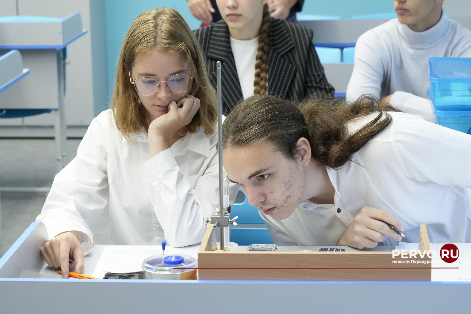 В Первоуральске в школе №5 открылись современные физическая и инженерно-технологическая лаборатории
