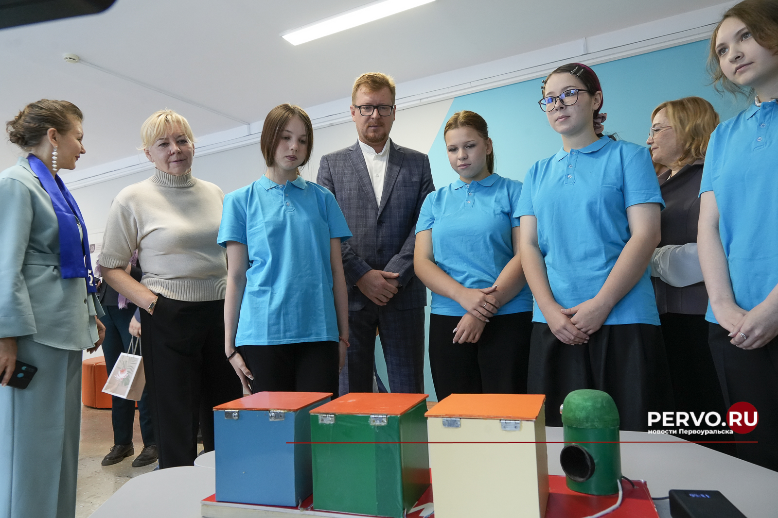 В Первоуральске в школе №5 открылись современные физическая и инженерно-технологическая лаборатории