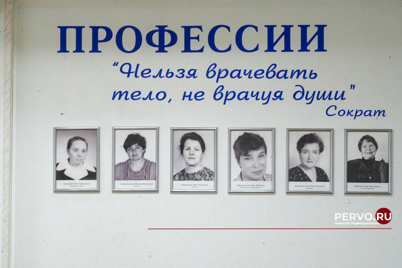 В Первоуральске двум врачам вручили ключи от служебного жилья