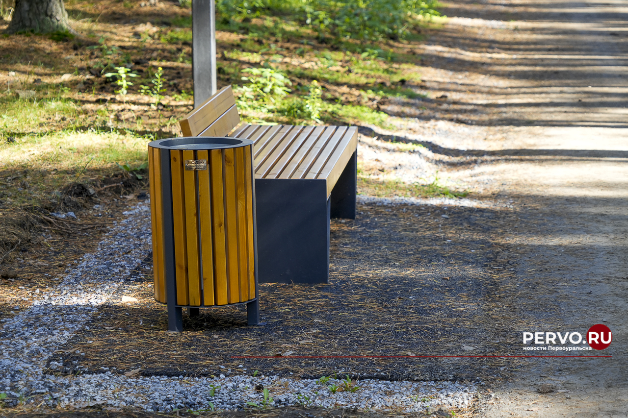 В Первоуральске в «Парке новой культуры» устанавливают входную группы