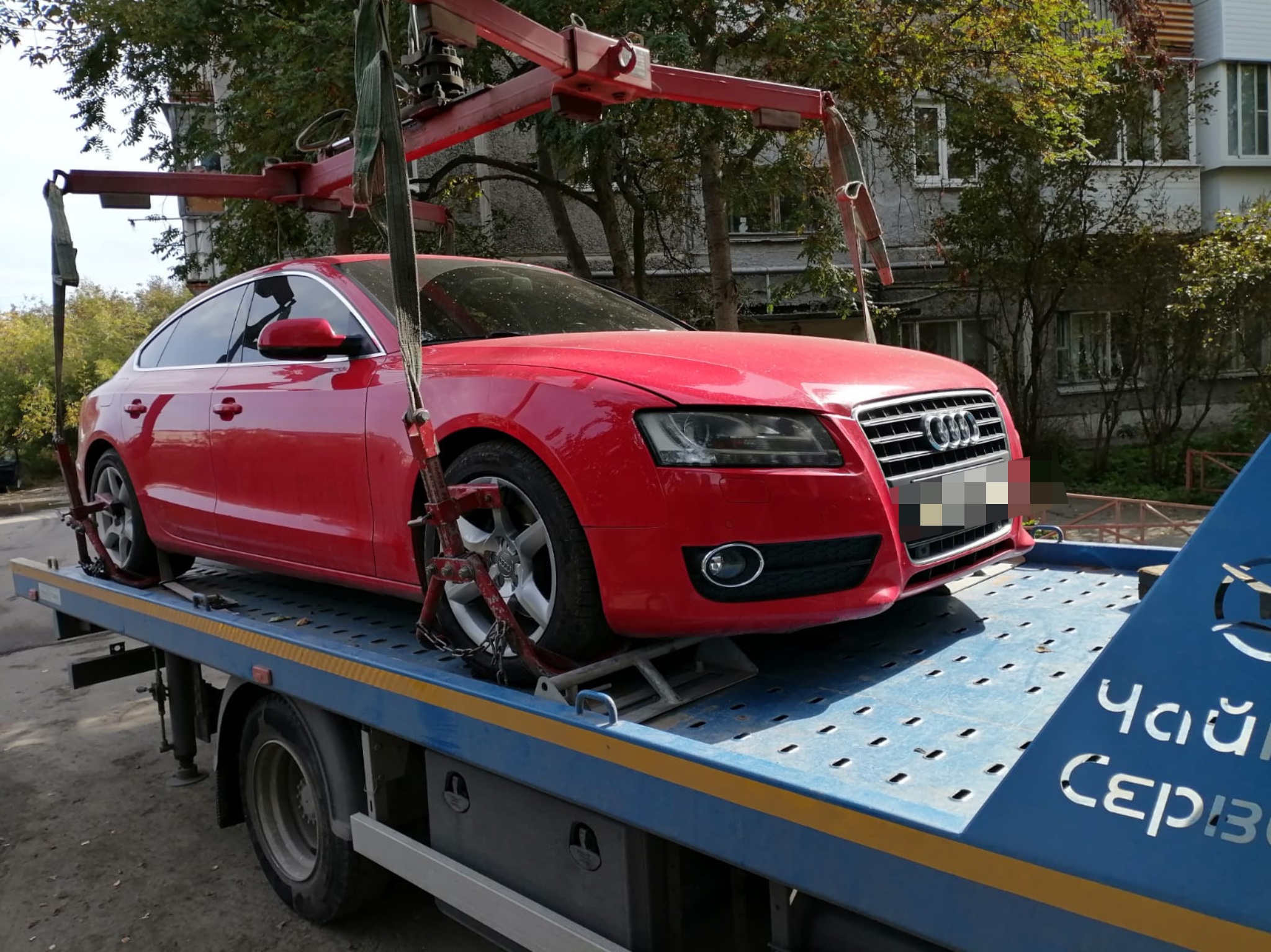 У первоуралочки приставы арестовали элитный атомобиль