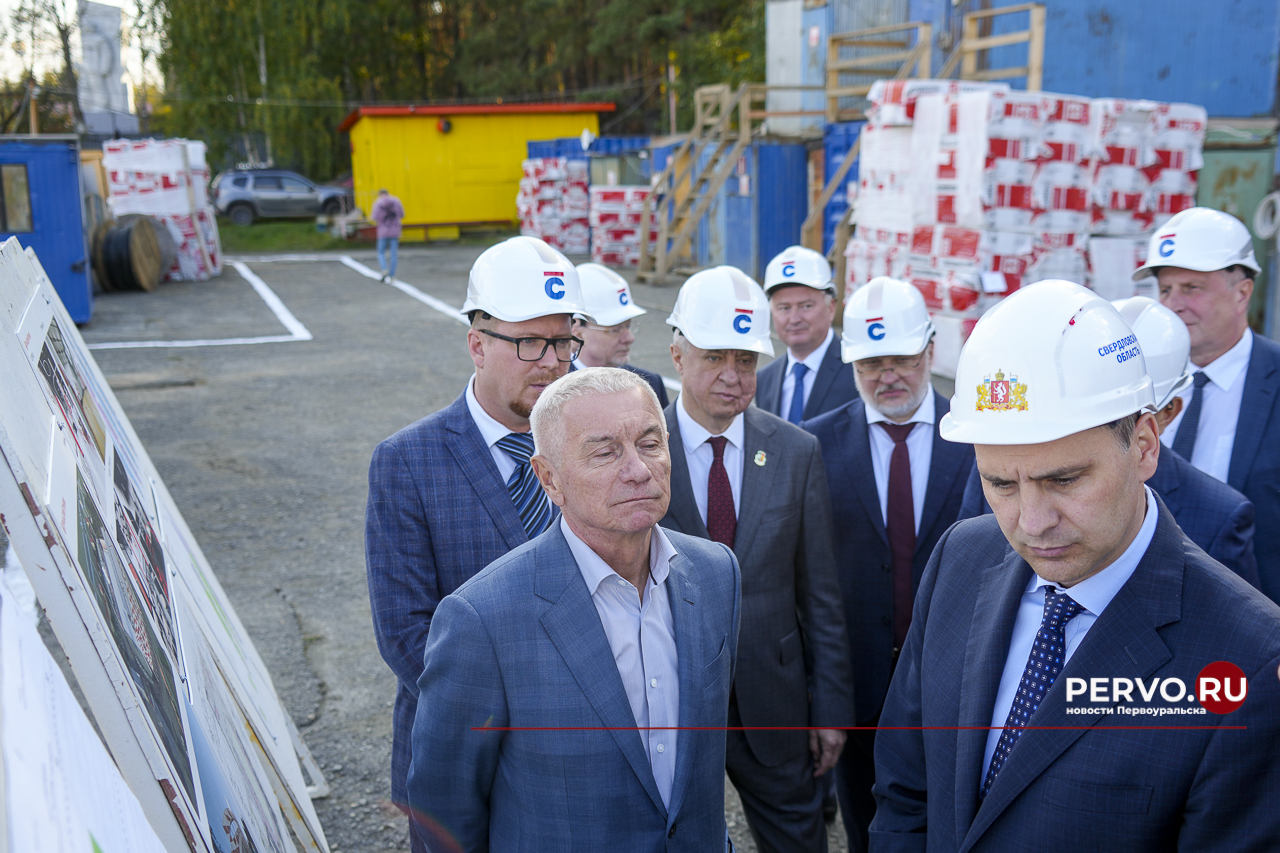 Денис Паслер в ходе рабочей поездки посетил стадион «Уральский Трубник»