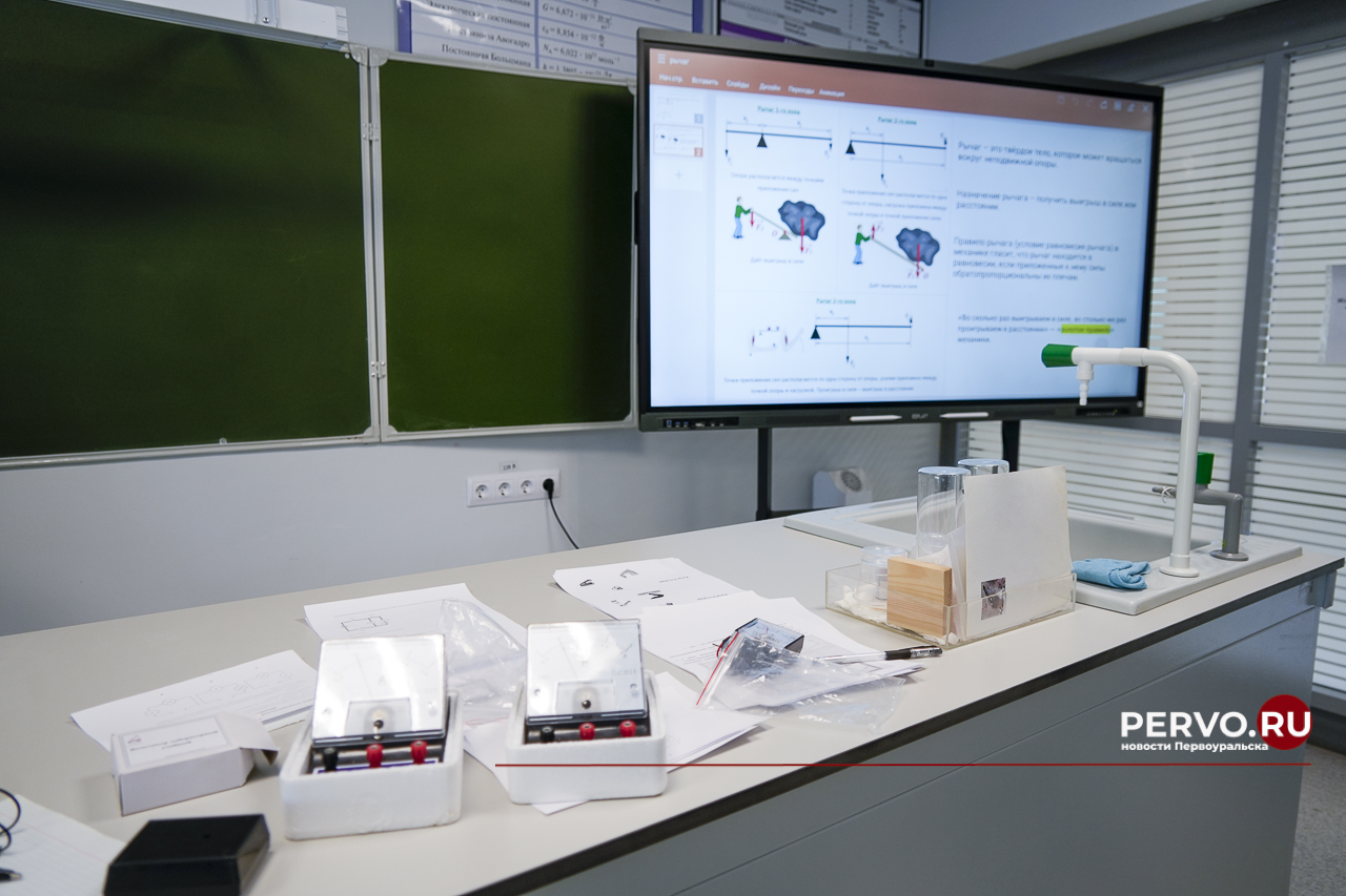 Глава Денис Паслер региона оценил школу №12 Первоуральска после капремонта