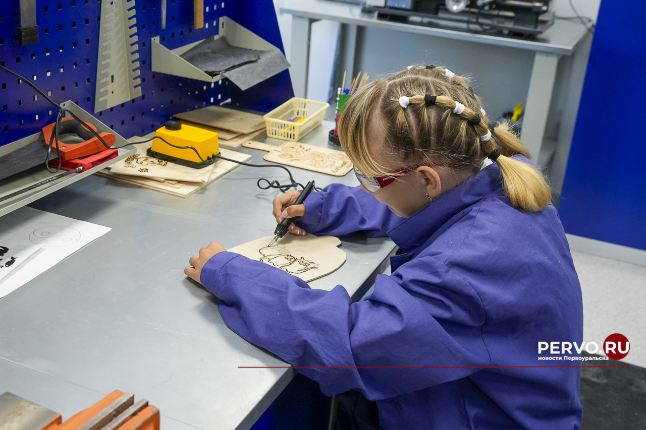 Глава Денис Паслер региона оценил школу №12 Первоуральска после капремонта