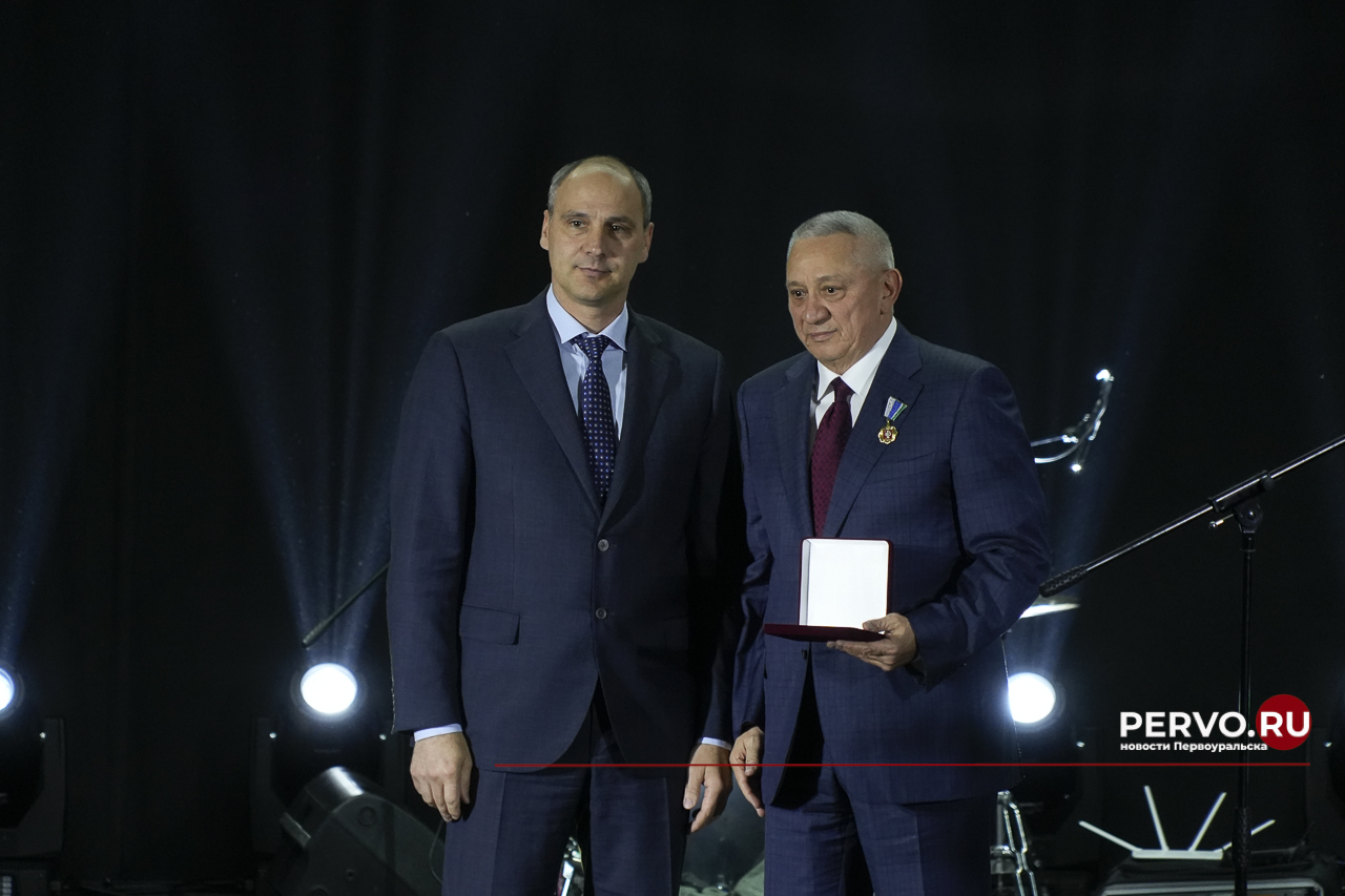 Первоуральск: Александр Шамсутдинов награждён знаком отличия «За заслуги перед Свердловской областью»