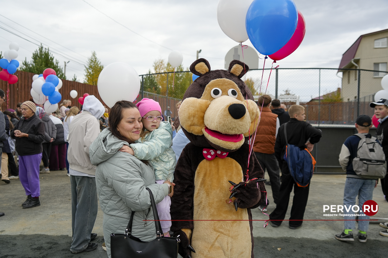 Многофункциональный корт за 2,5 млн рублей появился в Первоуральске