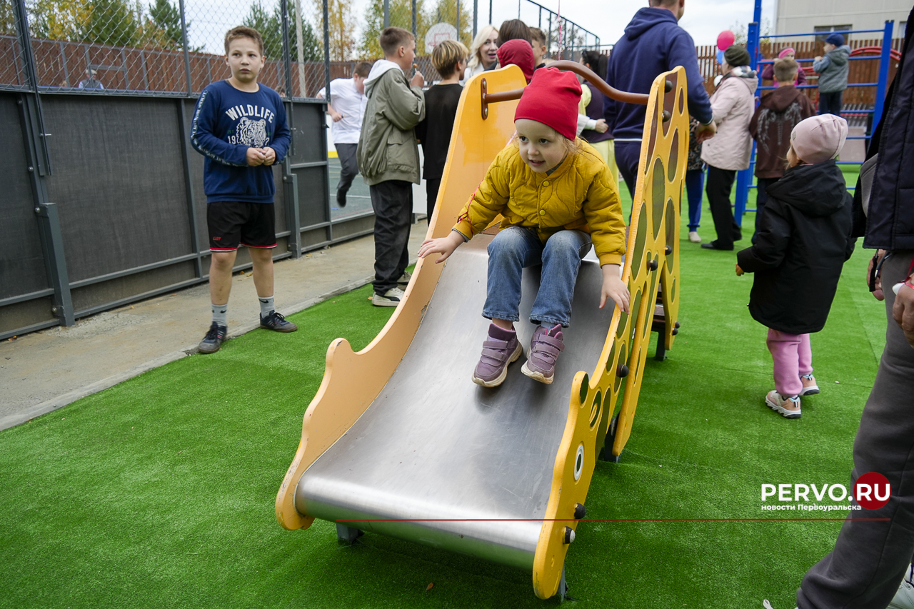 Многофункциональный корт за 2,5 млн рублей появился в Первоуральске