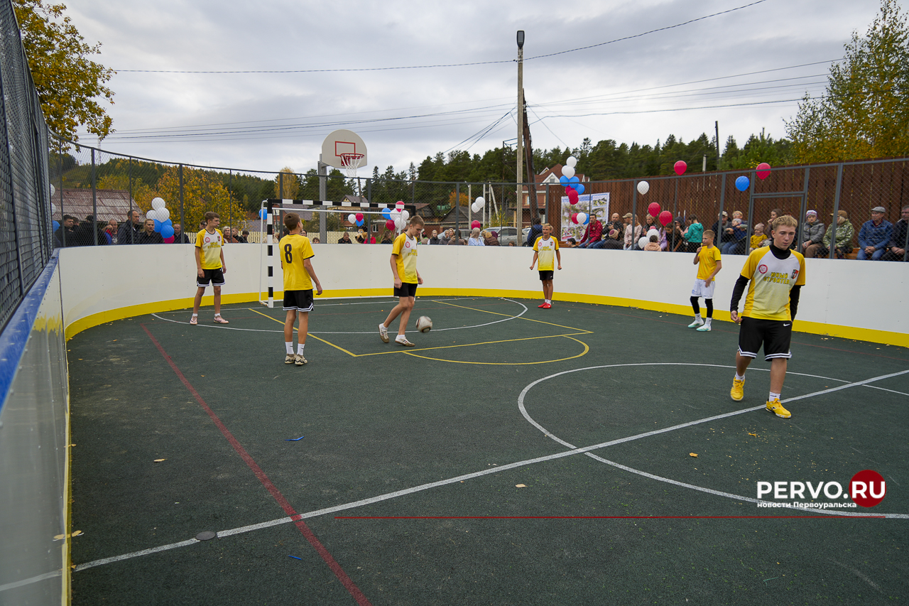 Многофункциональный корт за 2,5 млн рублей появился в Первоуральске