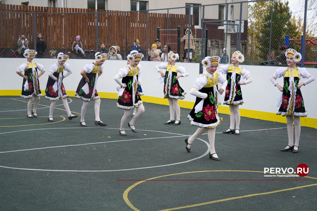 Многофункциональный корт за 2,5 млн рублей появился в Первоуральске