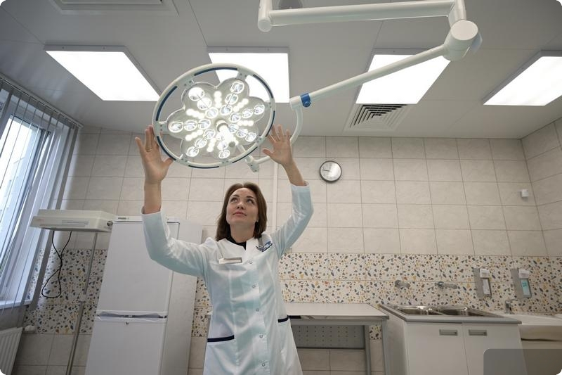 Денис Паслер открыл крупнейшую в Свердловской области поликлинику ДГБ №15 в Екатеринбурге