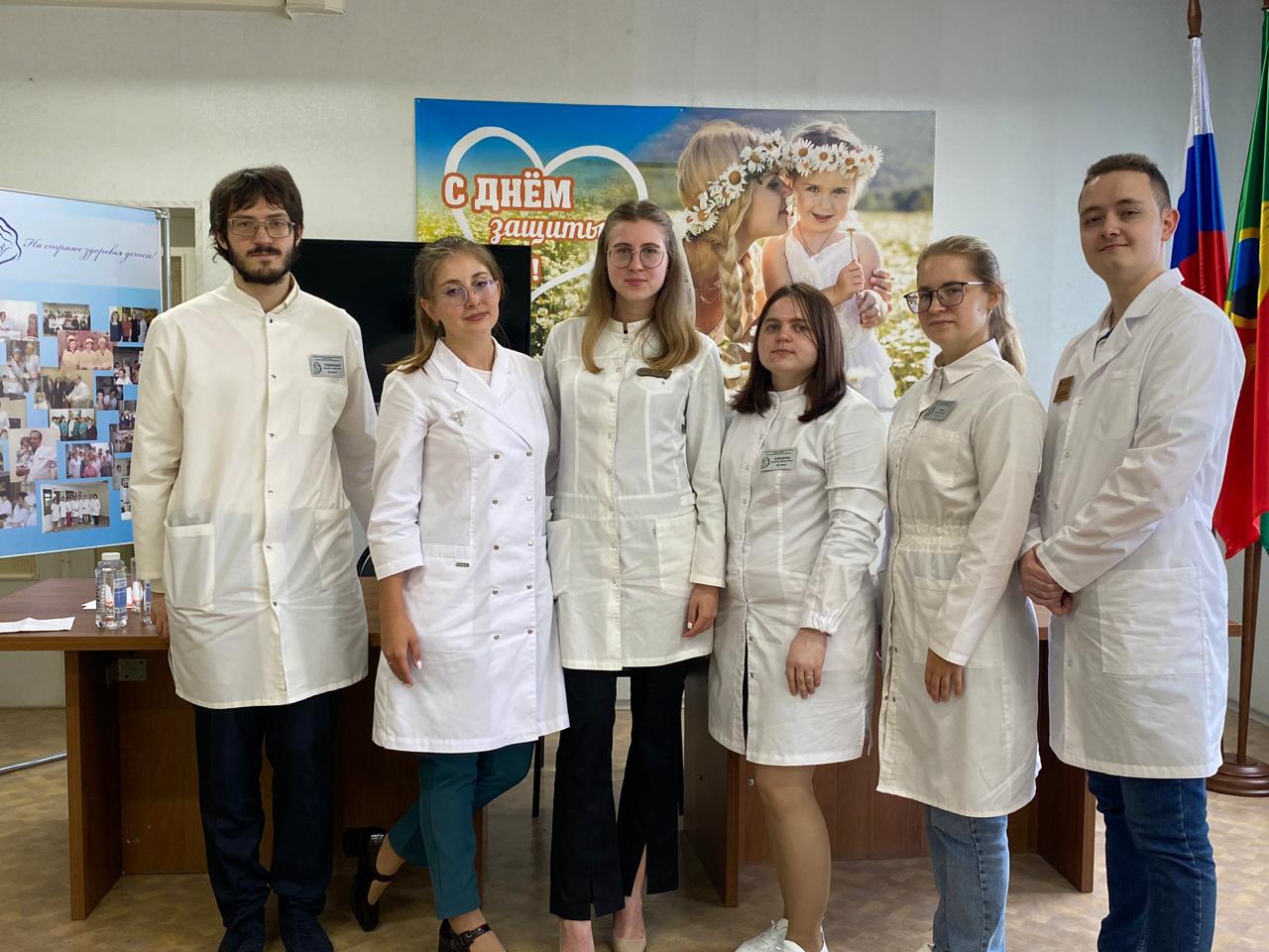 Выпускники вышли работать участковыми педиатрами в детскую больницу