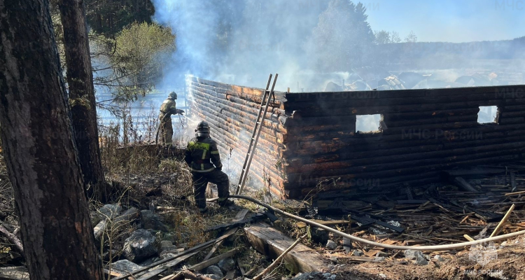 На базе отдыха «Светофор» произошёл пожар