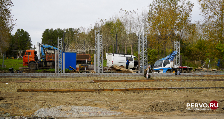 В «Парке новой культуры» устанавливают входную группы
