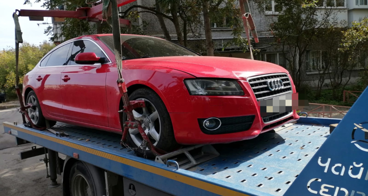 У первоуралочки приставы арестовали элитный атомобиль