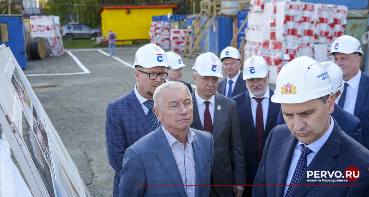 Денис Паслер в ходе рабочей поездки посетил стадион «Уральский Трубник»