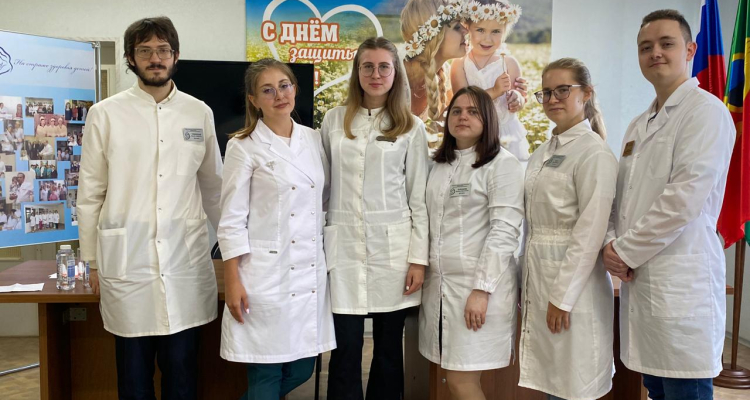 Выпускники вышли работать участковыми педиатрами в детскую больницу