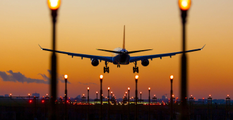 На российском борту во время посадки умер мужчина