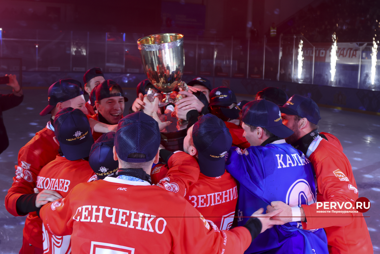 Команда «Уральский трубник» — чемпионы Кубка губернатора Свердловской области по мини-хоккею с мячом