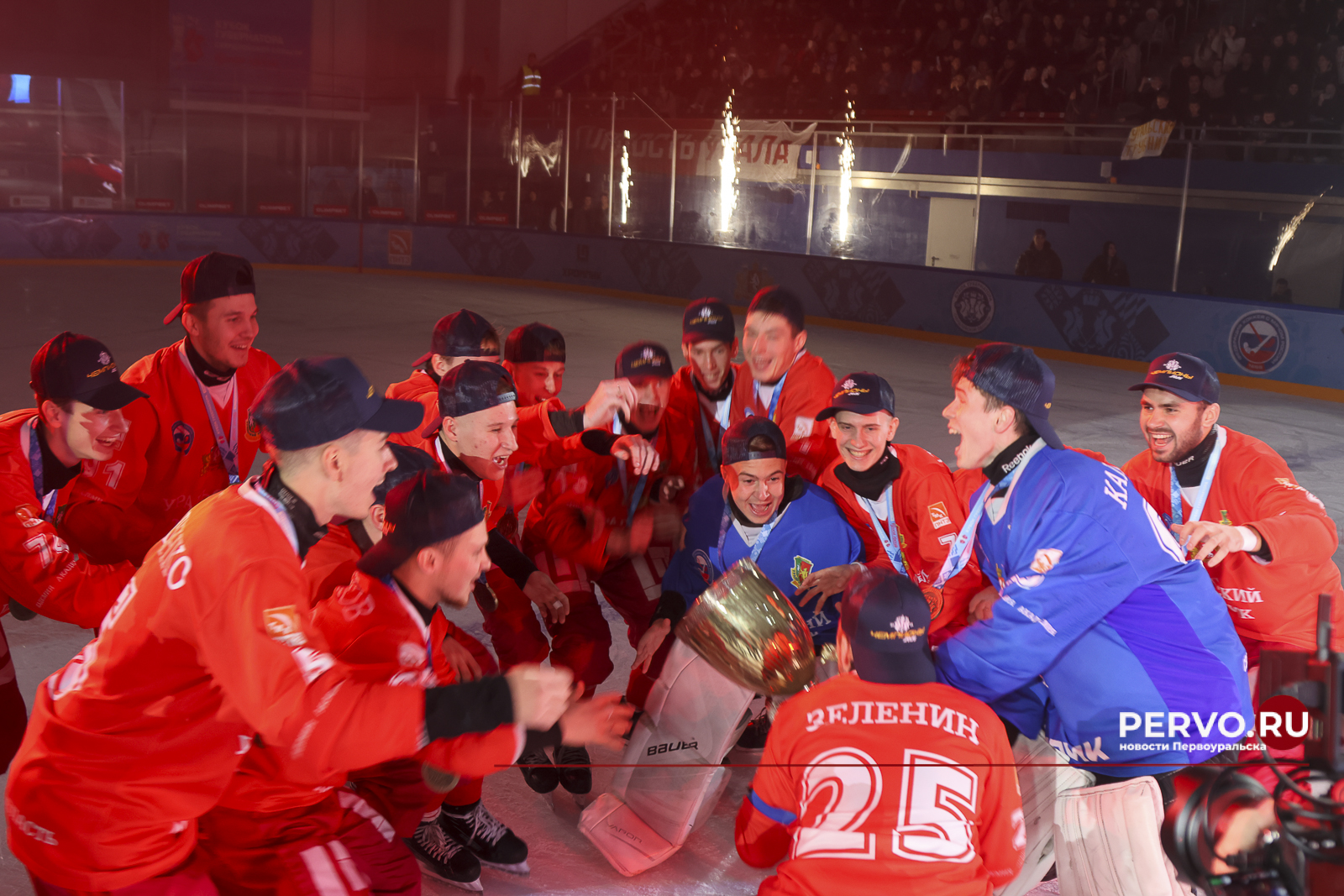 Команда «Уральский трубник» — чемпионы Кубка губернатора Свердловской области по мини-хоккею с мячом