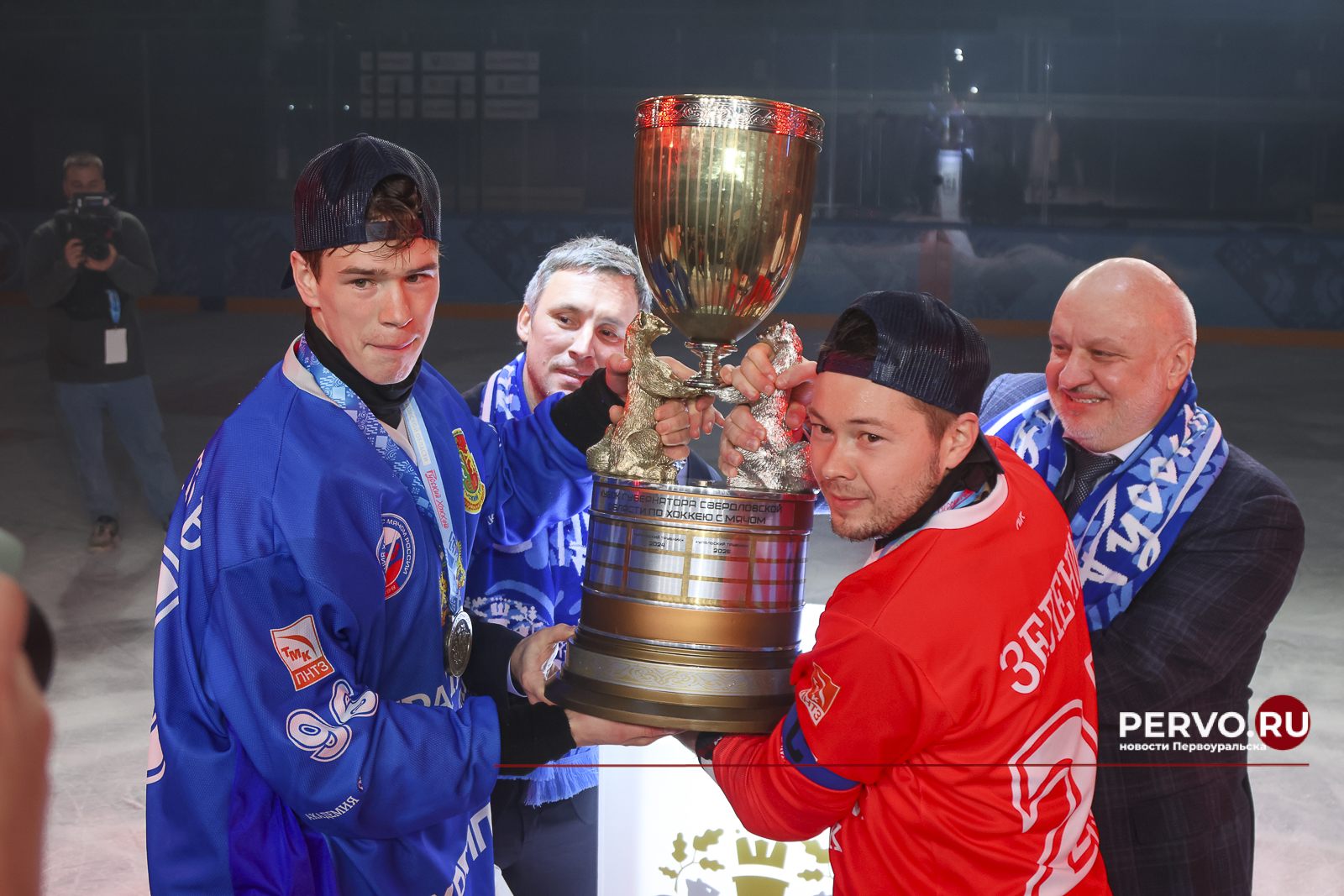 Команда «Уральский трубник» — чемпионы Кубка губернатора Свердловской области по мини-хоккею с мячом