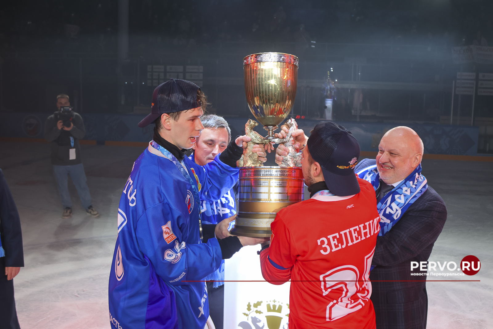 Команда «Уральский трубник» — чемпионы Кубка губернатора Свердловской области по мини-хоккею с мячом
