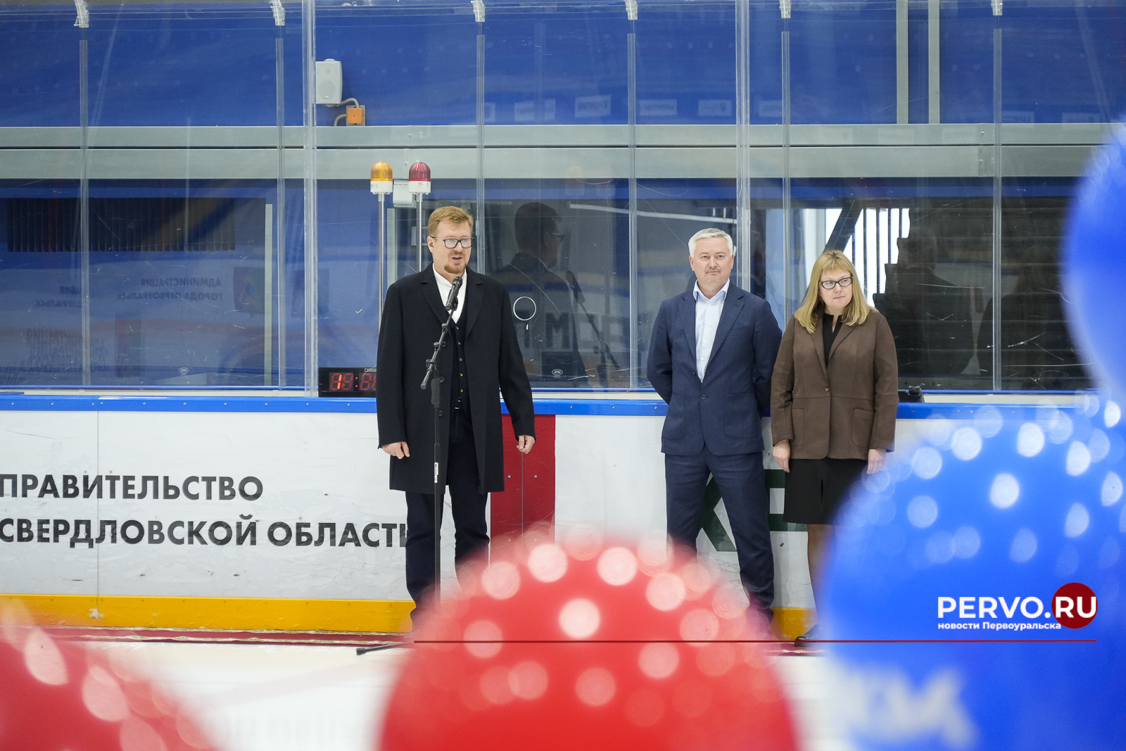 В Первоуральске будущим чемпионам вручили хоккейную форму