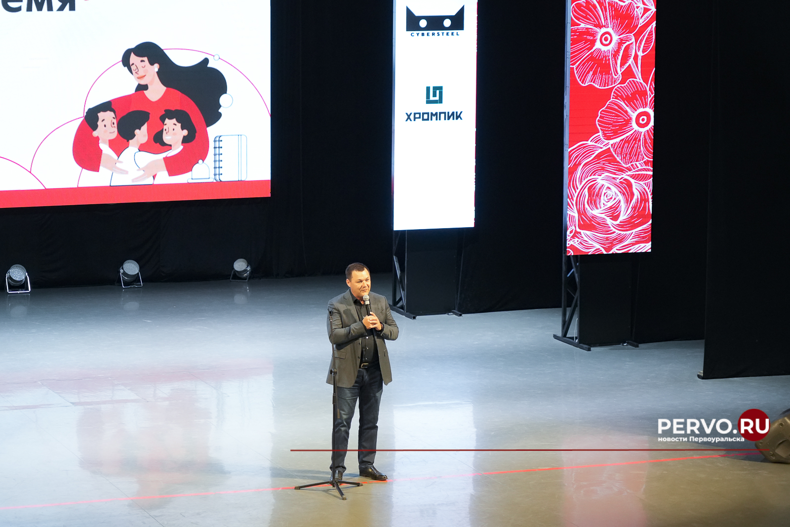 В Первоуральске вручили премию «Народный учитель»