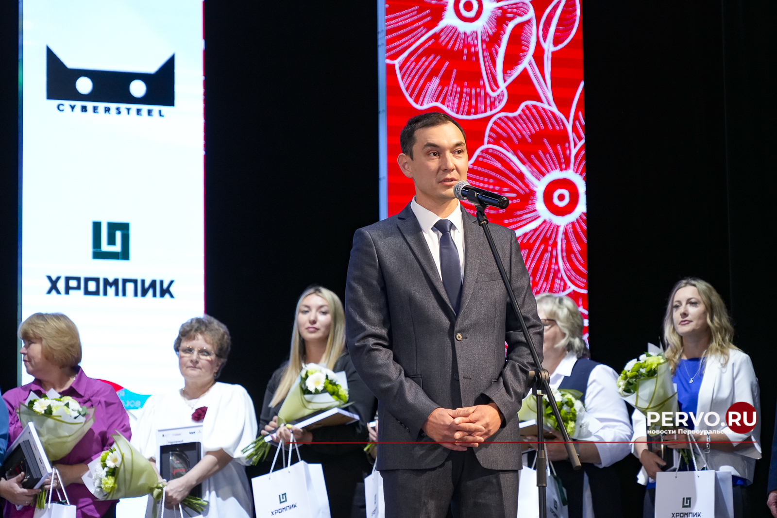 В Первоуральске вручили премию «Народный учитель»