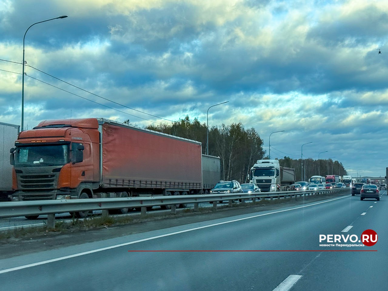 На трассе Пермь — Екатеринбург образовалась «царь пробка»