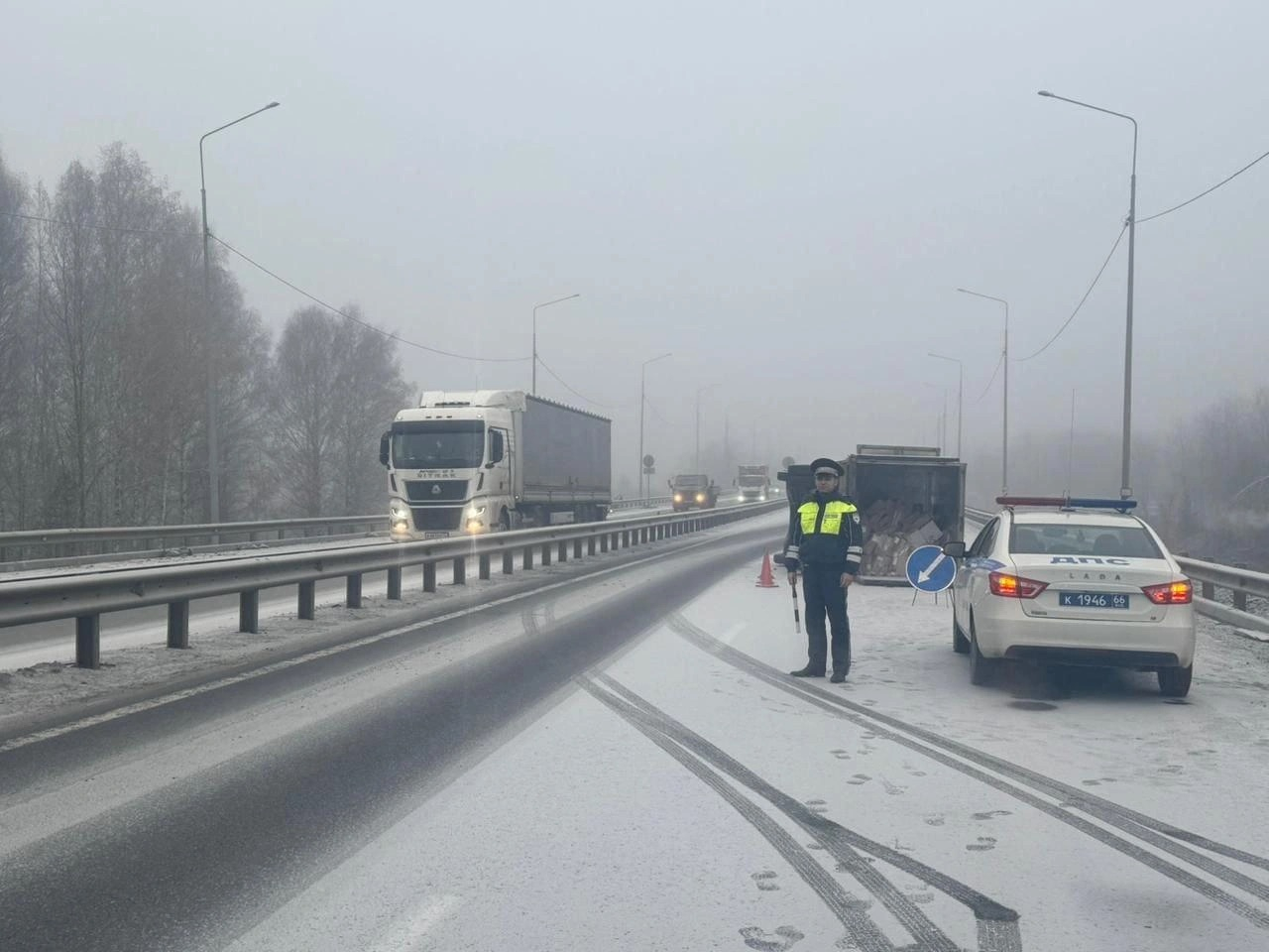 Движение на участке трассы Пермь - Екатеринбург перекрыли из-за ДТП
