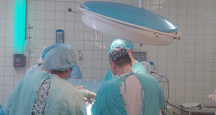 Травматологи ставят на ноги пациентов с разрушенными тазобедренными суставами