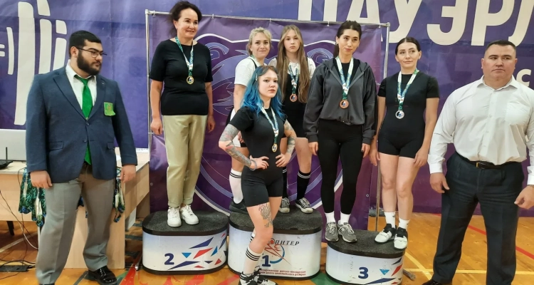 Пауэрлифтеры на первенстве области завоевали медали