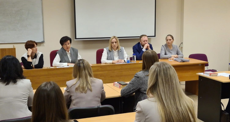 Судьи обсудили актуальные проблемы рассмотрения дел с участием несовершеннолетних